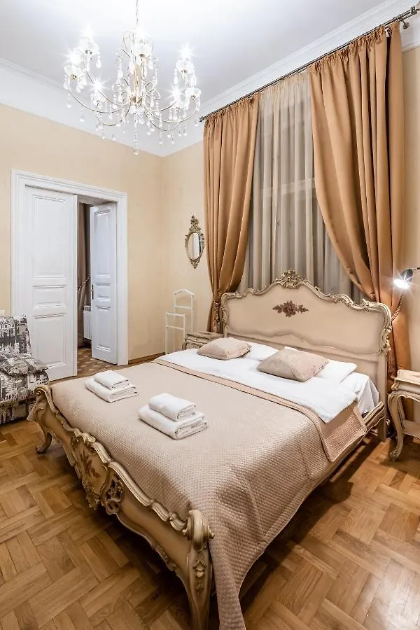 3 Bedrooms Royal Italian Style In An Austrian Building, Parking, Balcony Lemberg Apartment