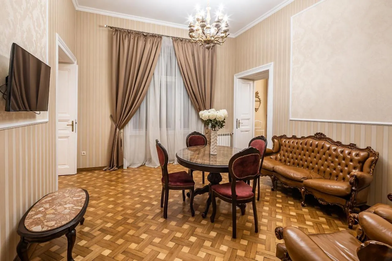 3 Bedrooms Royal Italian Style In An Austrian Building, Parking, Balcony Lemberg Apartment